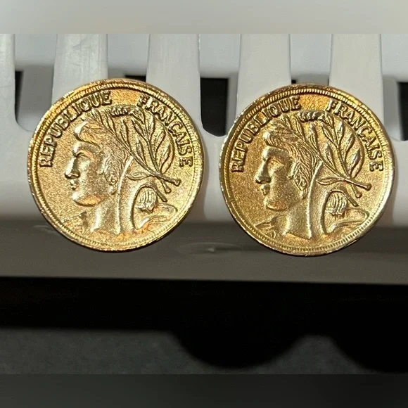 Vintage Lady France Francaise Republique Coin Earrings Pierced - Picture 1 of 8